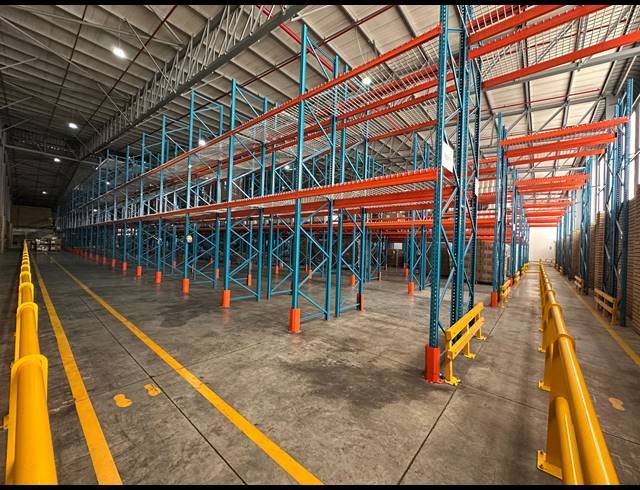 14,590M² WAREHOUSE TO LET IN NORTH RIDING